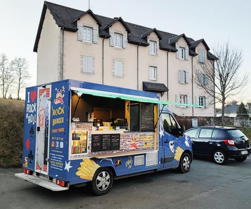 Une foule enthousiaste lors d’un festival de musique classique version rock